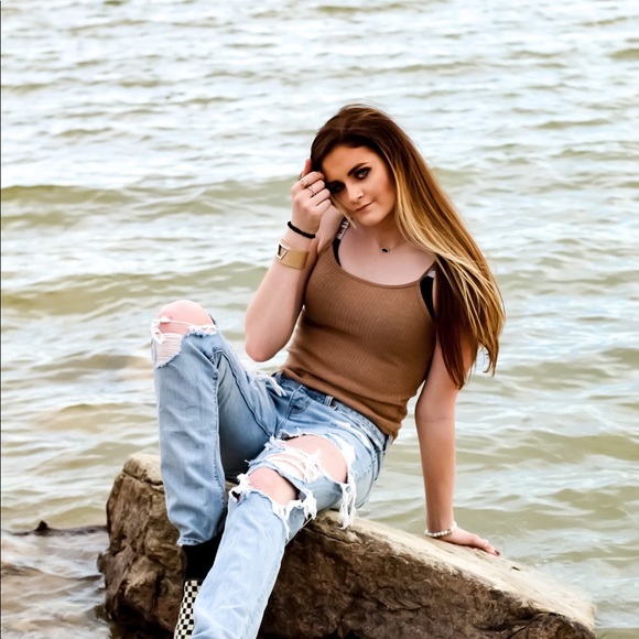 Kelly’s Closet💕 - Picture 4 of 5